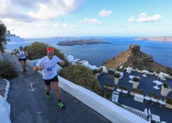 Running-@-Santorini-Experience-(photo-by-Babis-Giritziotis)