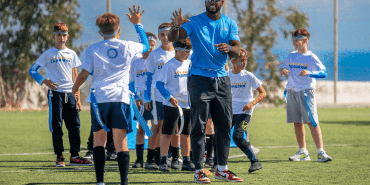 Από το Λος Άντζελες στη Σαντορίνη: Οι Chargers φέρνουν το flag football στην Ελλάδα
